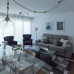 Charming With Balcony & Pool Apartament Lizbona