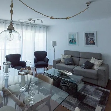 Charming With Balcony & Pool Apartment Lisbon