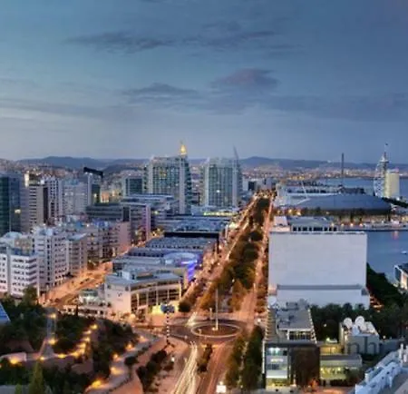 Charming With Balcony & Pool