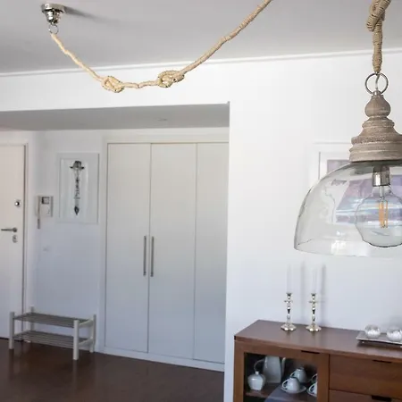 Charming With Balcony & Pool דירה