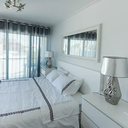 Charming With Balcony & Pool Appartement Lissabon