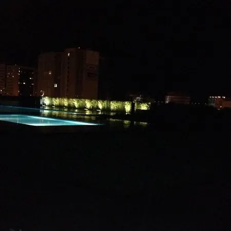 Charming With Balcony & Pool Appartement Lissabon