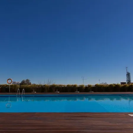 Charming With Balcony & Pool *