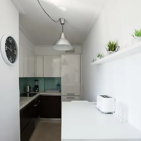 Charming With Balcony & Pool ליסבון