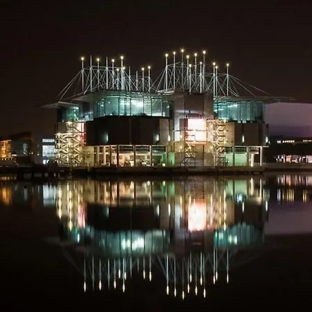 דירה Charming With Balcony & Pool *