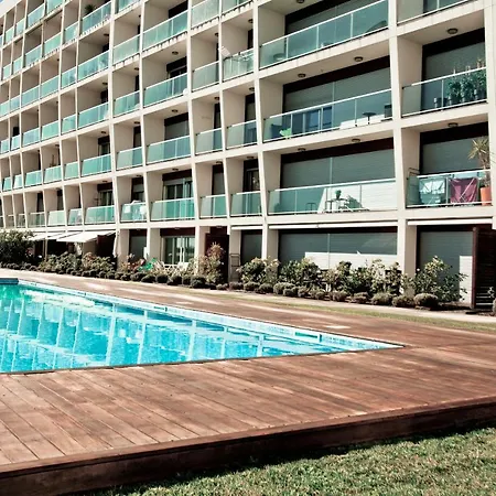 Charming With Balcony & Pool ליסבון