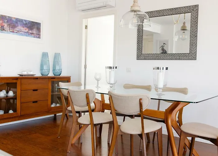 Charming With Balcony & Pool