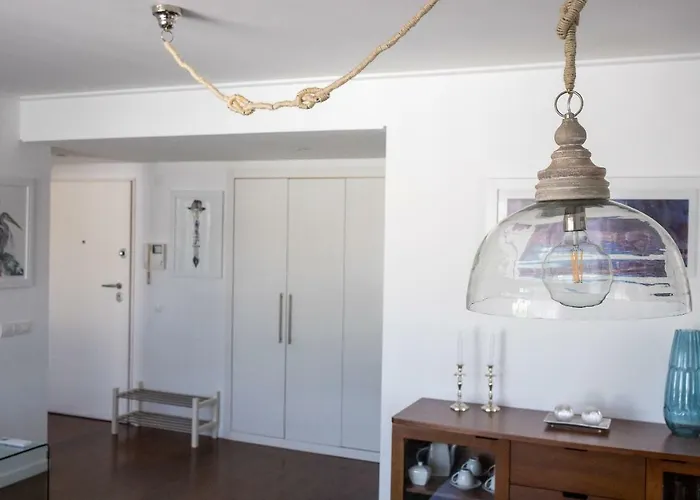 Charming With Balcony & Pool Apartman