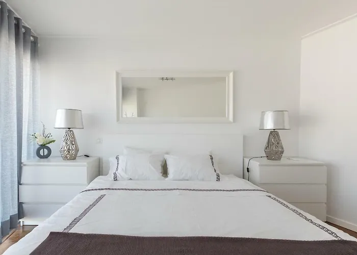 Charming With Balcony & Pool Appartement *