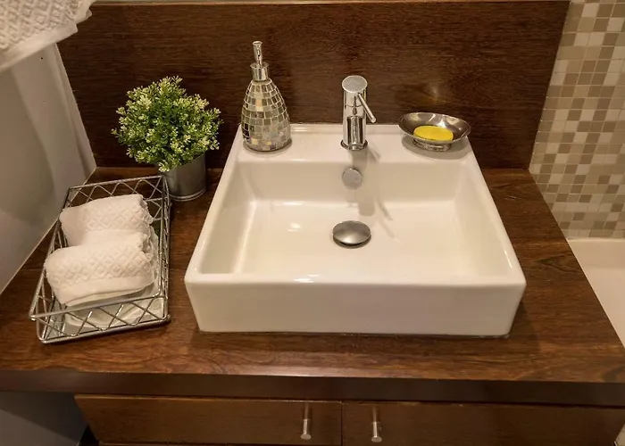 Appartement Charming With Balcony & Pool