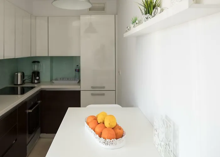 Apartman Charming With Balcony & Pool *