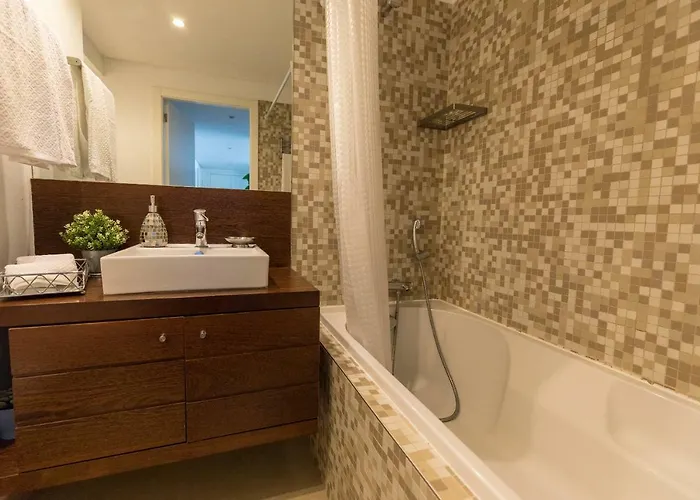 Charming With Balcony & Pool Appartement *