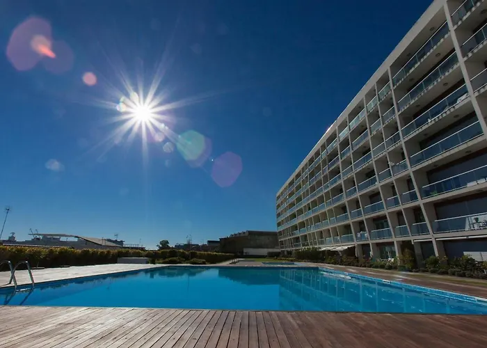 Charming With Balcony & Pool Lissabon