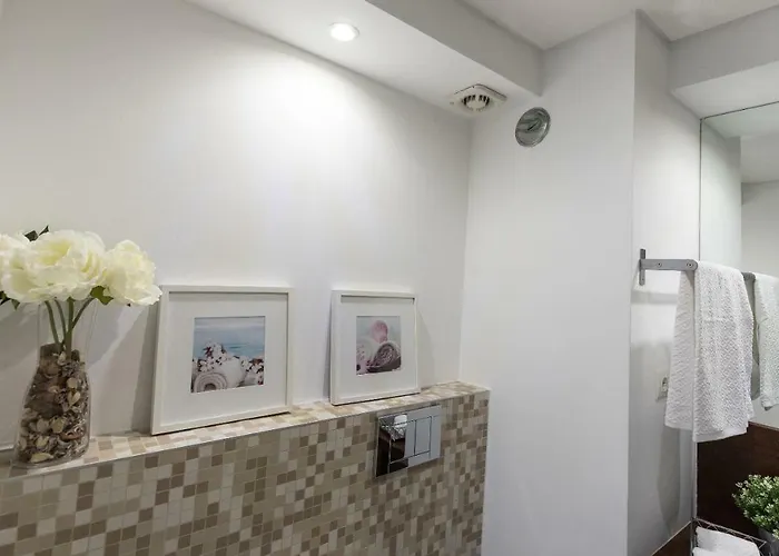 Charming With Balcony & Pool Appartement *