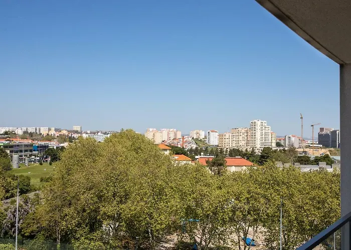 Charming With Balcony & Pool *