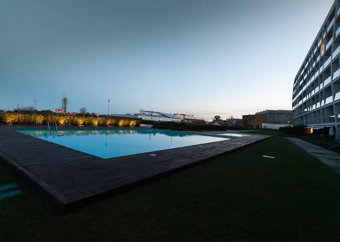 Charming With Balcony & Pool Lissabon