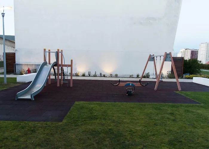 Charming With Balcony & Pool * Lissabon