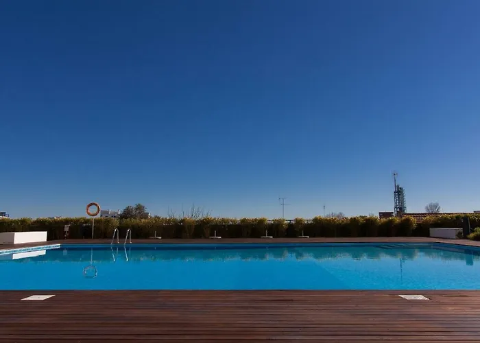 Charming With Balcony & Pool *