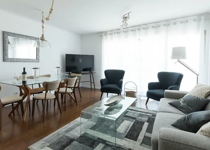 Charming With Balcony & Pool Appartement Lissabon