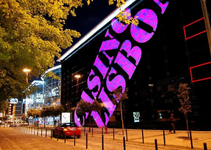 Charming With Balcony & Pool Appartement