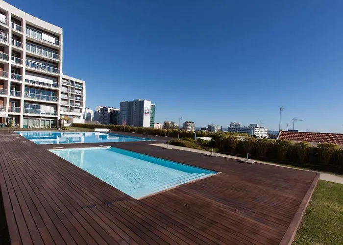 Charming With Balcony & Pool *