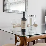 Charming With Balcony & Pool Appartement