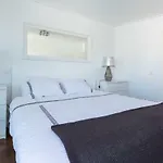 Charming With Balcony & Pool Appartement