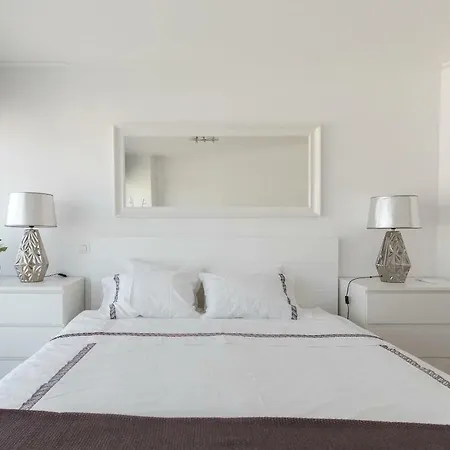 Charming With Balcony & Pool Apartamento *