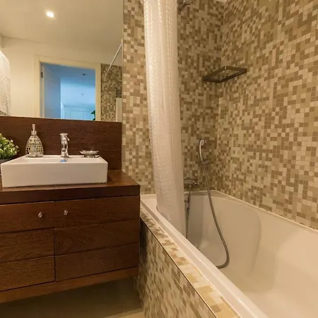 Charming With Balcony & Pool Apartamento *