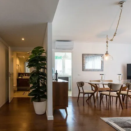Charming With Balcony & Pool Apartamento