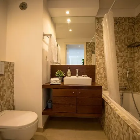 Charming With Balcony & Pool Apartament