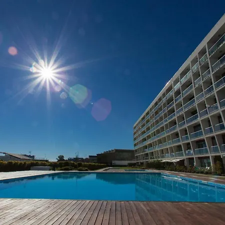 Charming With Balcony & Pool Lizbona