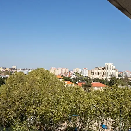 Charming With Balcony & Pool *