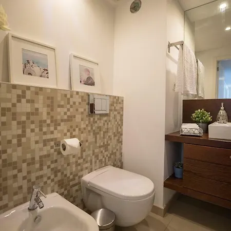 Charming With Balcony & Pool